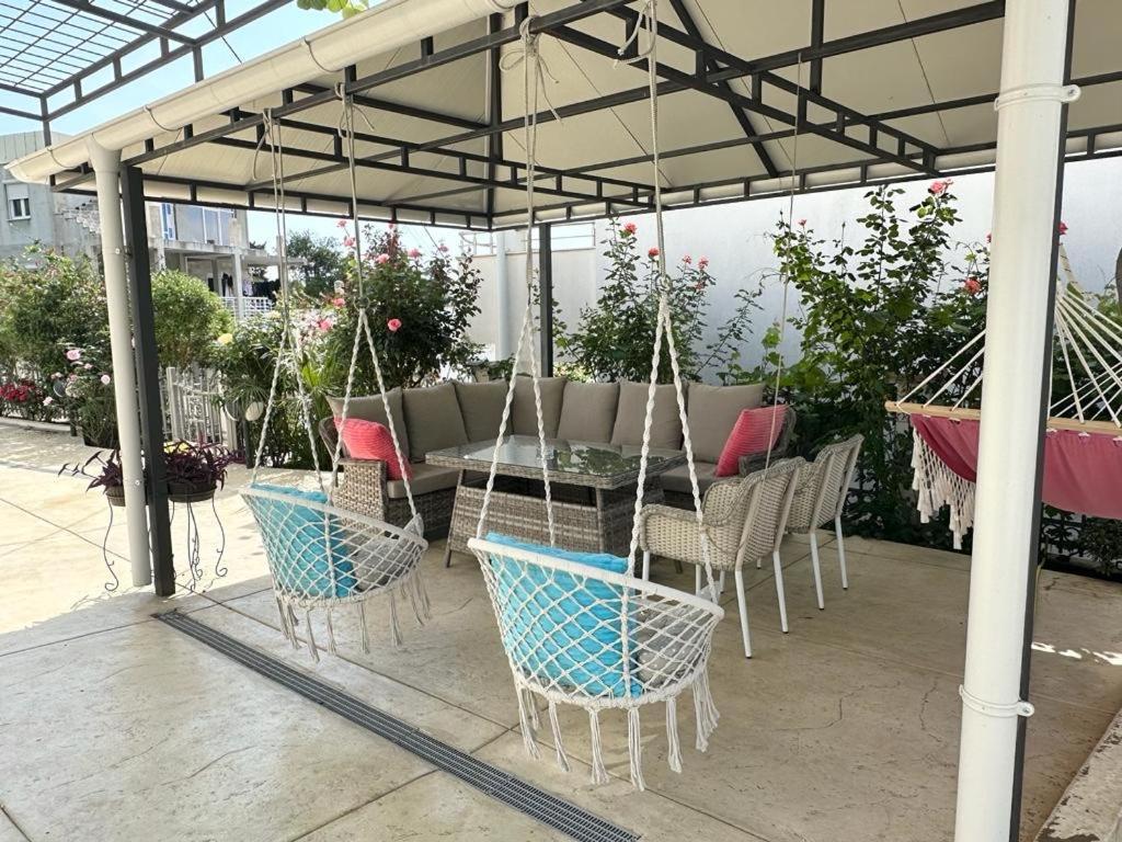 Villa Holiday Apartments Bar Exterior photo